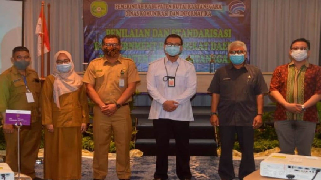 Pengembangan Penyelenggaraan Pemerintahan Berbasis Elektronik Melalui E-Government