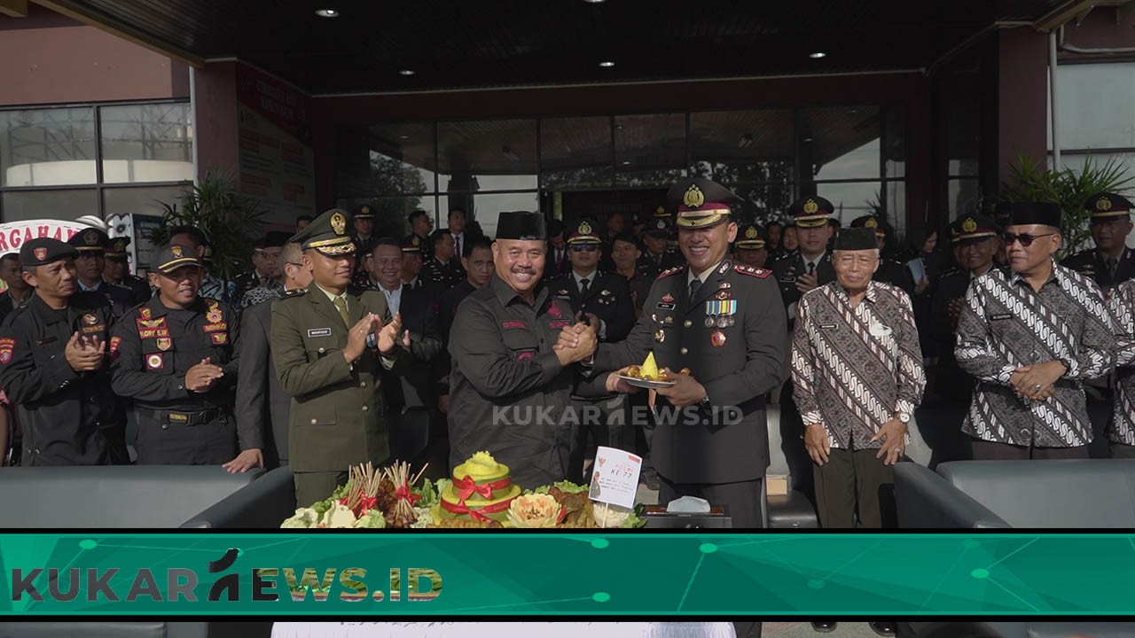 Bupati Edi Damansyah Hadiri HUT Bhayangkara Ke-77 di Polres Kukar