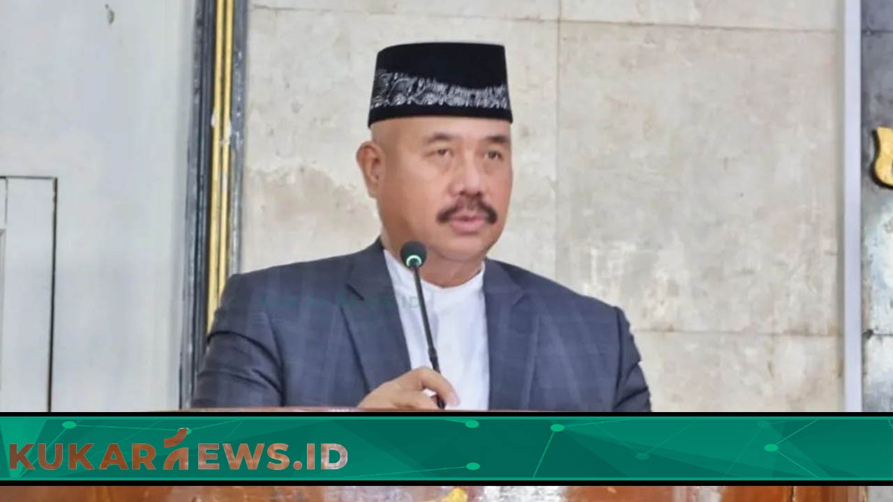 Bupati Kukar Edi Damansyah Ikuti Salat Ied di Masjid Agung Sultan Sulaiman