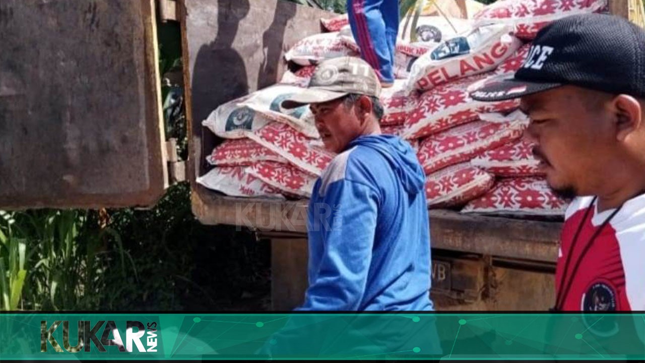 Disbun Kukar Distribusikan Pupuk dan Saprodi untuk Pekebun Kurang Mampu