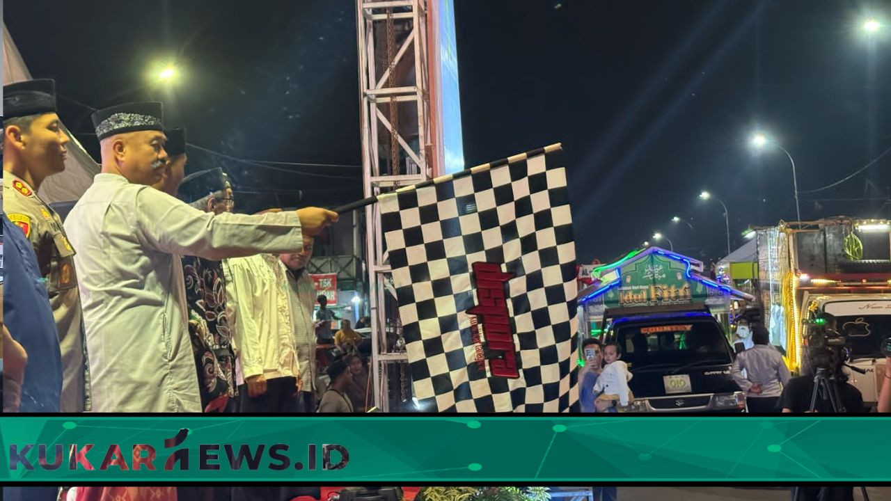 Bupati Kukar Edi Damansyah Melepas Takbir Keliling di Kota Raja Tenggarong