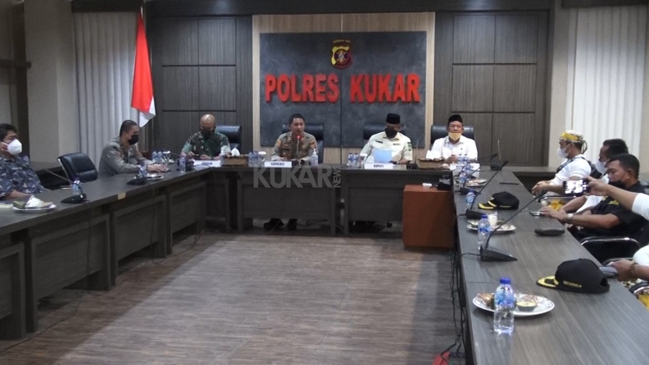 Polres Kukar Fasilitasi Pertemuan Terkait Permasalahan Warna Jembatan