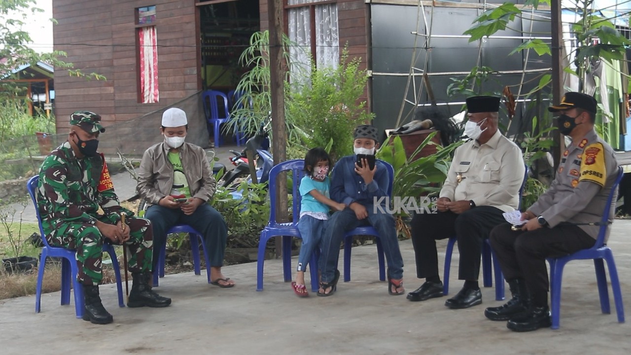 Presiden Joko Widodo Sapa Arga dan Keluarga Melalui Video Call