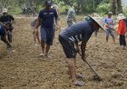 Geliat Gotong Royong di Jembayan Dalam, Satgas TMMD 130 dan Warga Kebut Pengamparan Jalan Tani