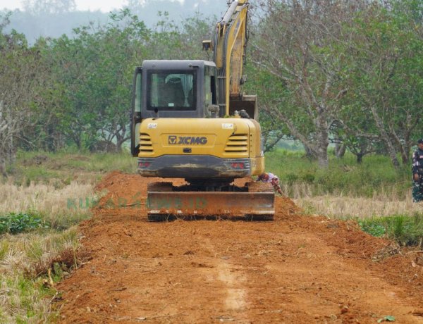 Alat Berat Percepat Pengerjaan Jalan TMMD ke-130 di Kukar