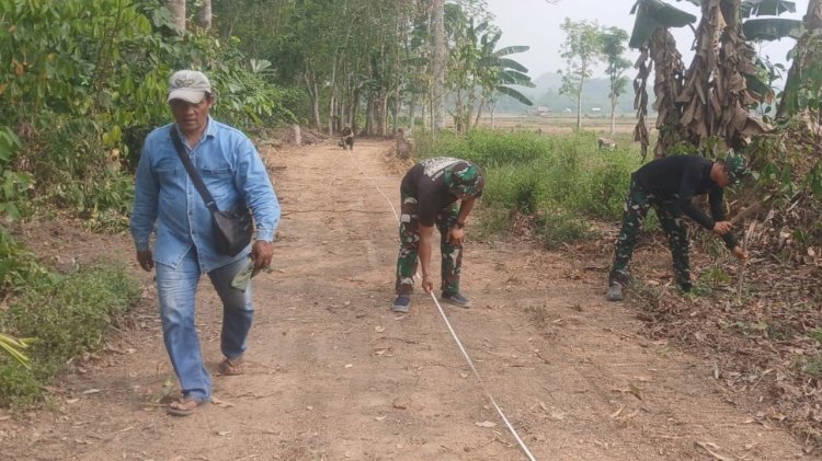 Pastikan Pembangunan Tepat Mutu, Tim Pengawas TMMD 130 Sisir Jalur JUT Jembayan Tengah