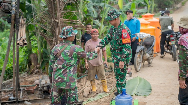 Pastikan Air Bersih Warga Terpenuhi, Dansatgas TMMD 130 Tinjau Pembangunan Sumur Bor di Jembayan Tengah