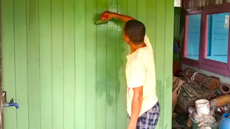Gotong Royong Meringankan Beban Warga, WC Langgar Nurul Hasanah Kini Bersih dan Rapi