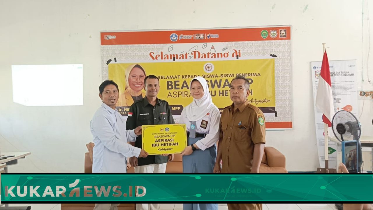 Peduli Pendidikan, Serahkan Beasiswa PIP Aspirasi  Hj. Hetifah Sjaifudian di SMAN 1 Long Iram
