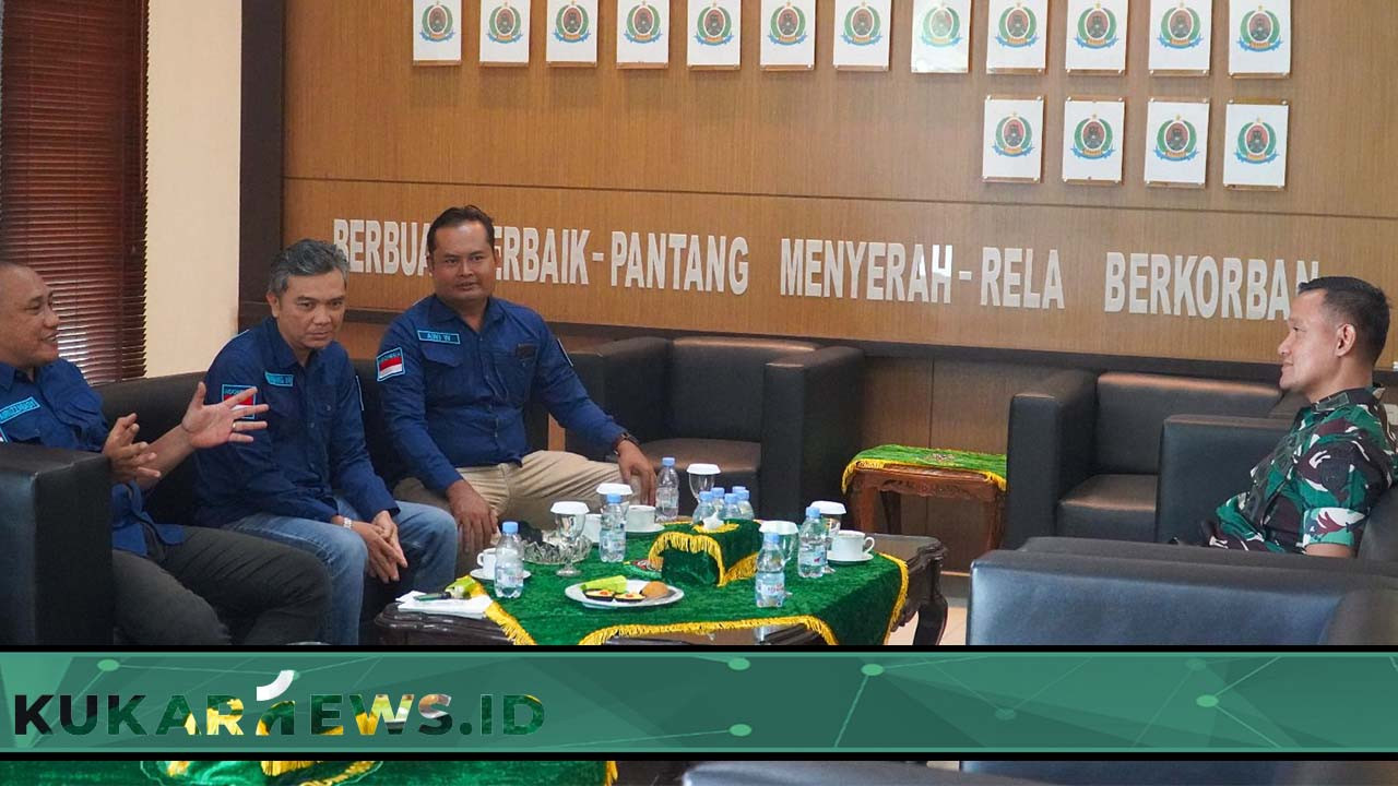Sambangi Kodim 0906, PWI Kukar Serahkan Piagam Penghargaan